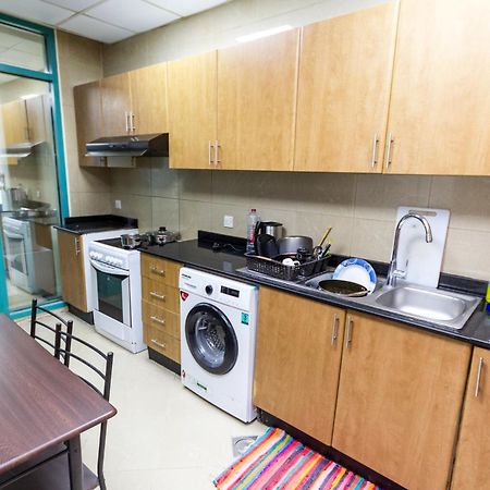 Small Budget Rooms For 'Girls' Only In Dubai, Marina Exteriér fotografie
