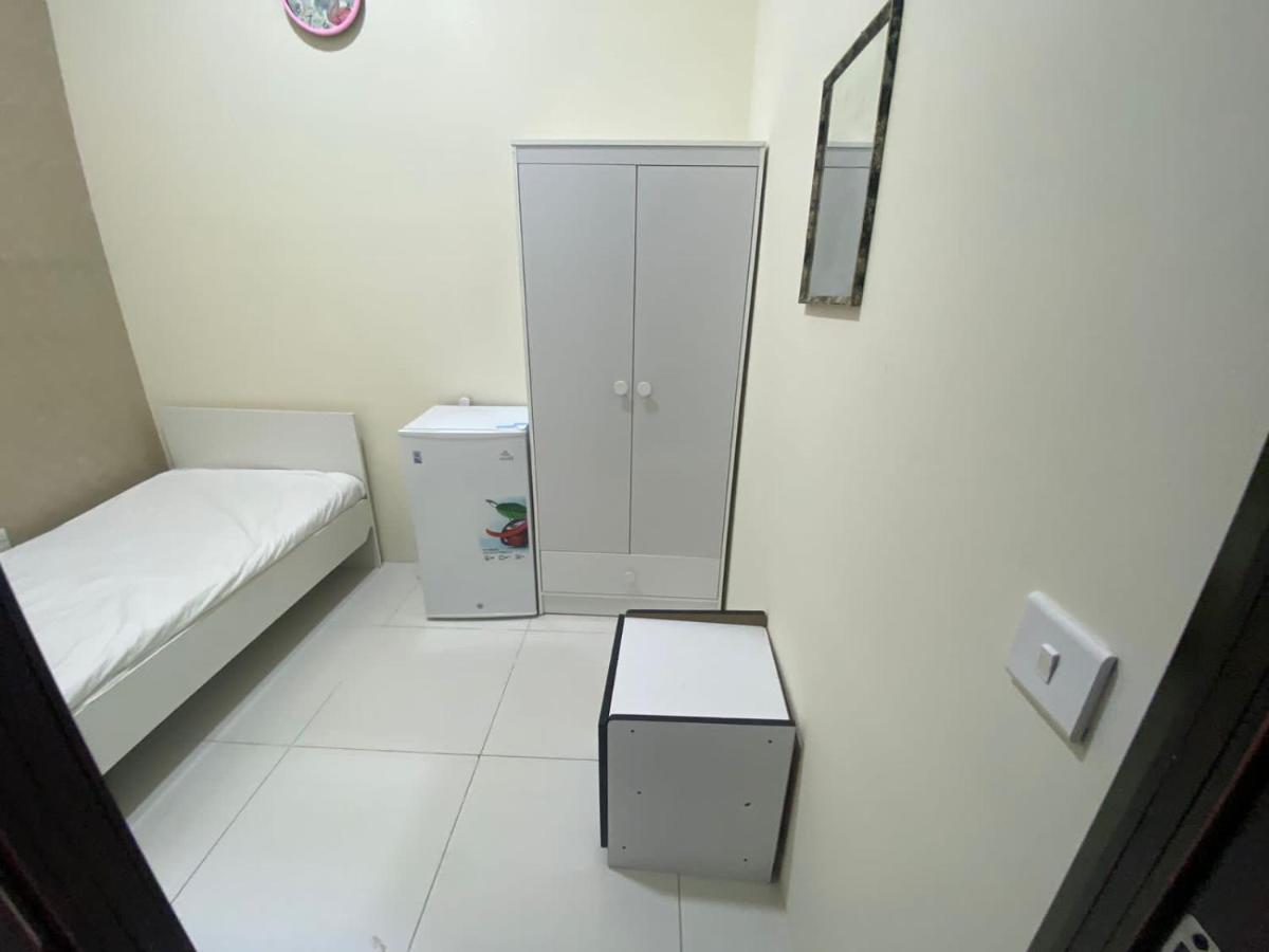 Small Budget Rooms For 'Girls' Only In Dubai, Marina Exteriér fotografie