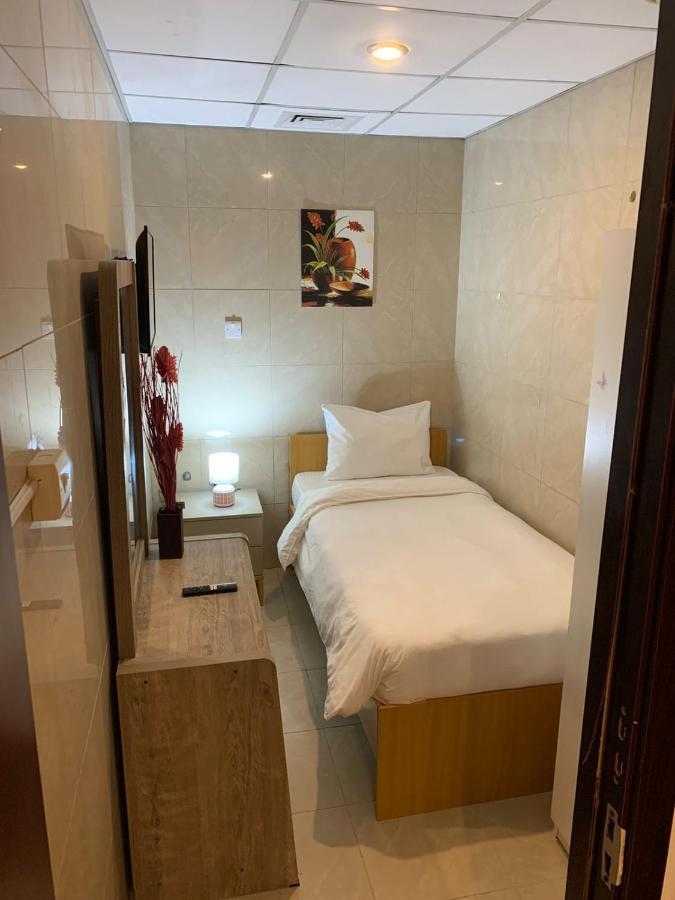 Small Budget Rooms For 'Girls' Only In Dubai, Marina Exteriér fotografie