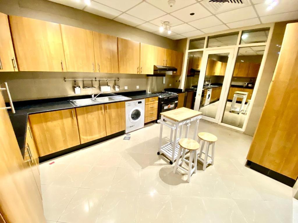 Small Budget Rooms For 'Girls' Only In Dubai, Marina Exteriér fotografie