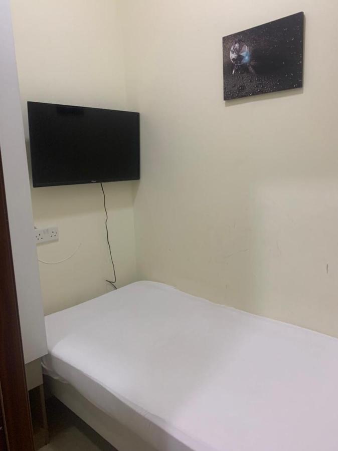 Small Budget Rooms For 'Girls' Only In Dubai, Marina Exteriér fotografie