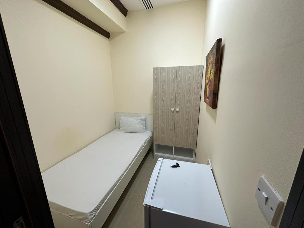 Small Budget Rooms For 'Girls' Only In Dubai, Marina Exteriér fotografie