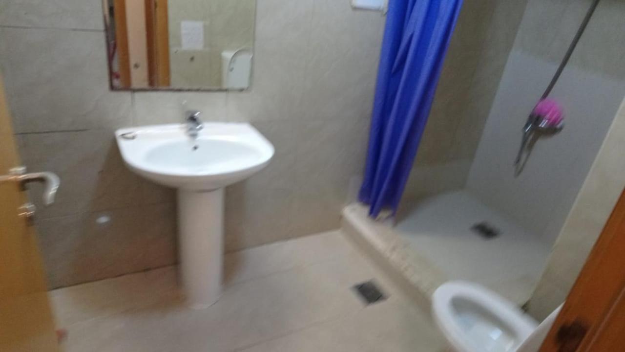 Small Budget Rooms For 'Girls' Only In Dubai, Marina Exteriér fotografie