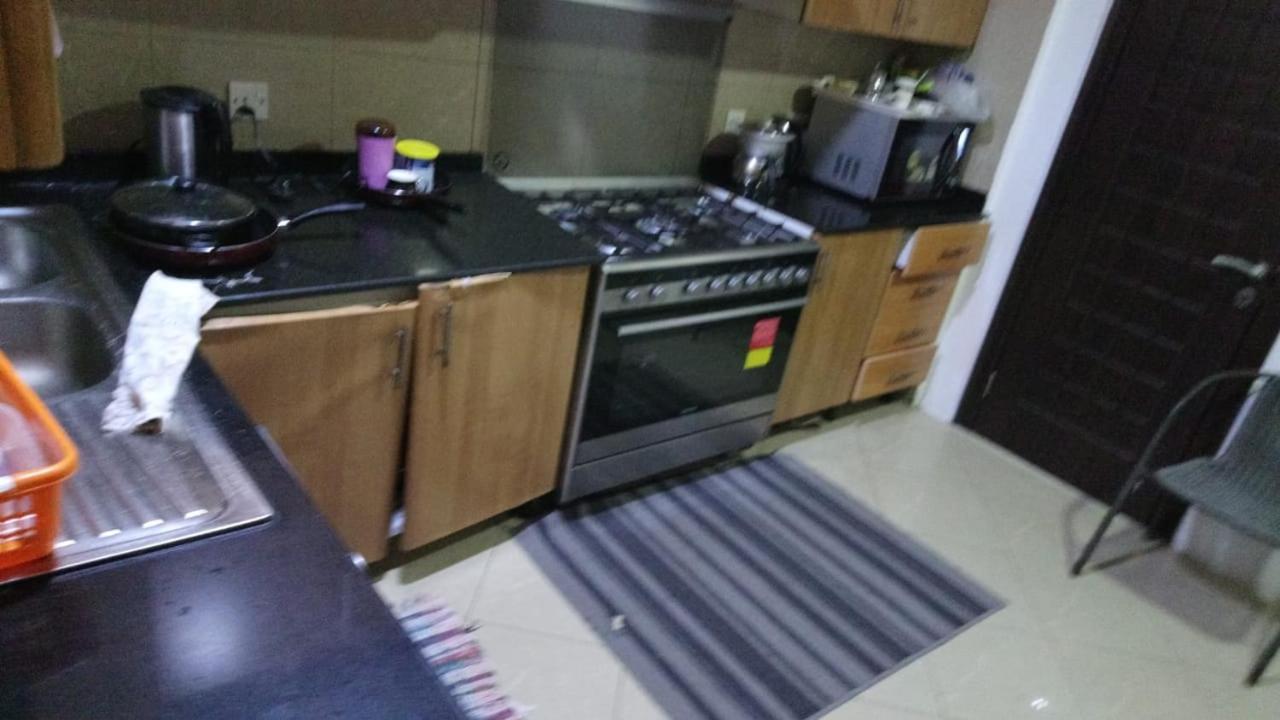 Small Budget Rooms For 'Girls' Only In Dubai, Marina Exteriér fotografie