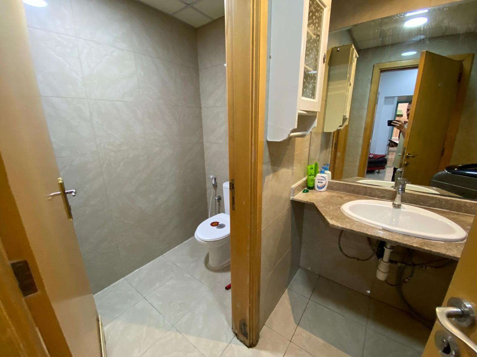 Small Budget Rooms For 'Girls' Only In Dubai, Marina Exteriér fotografie