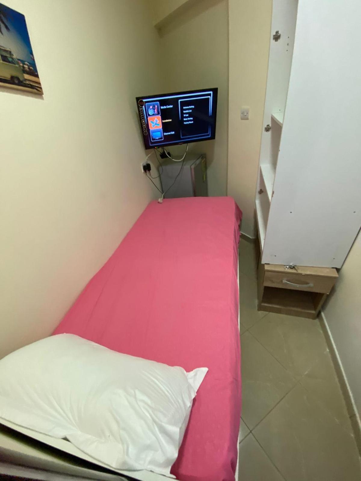 Small Budget Rooms For 'Girls' Only In Dubai, Marina Exteriér fotografie