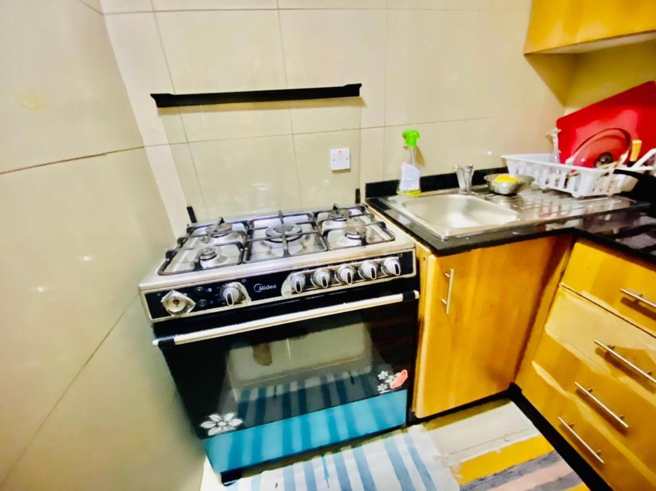 Small Budget Rooms For 'Girls' Only In Dubai, Marina Exteriér fotografie