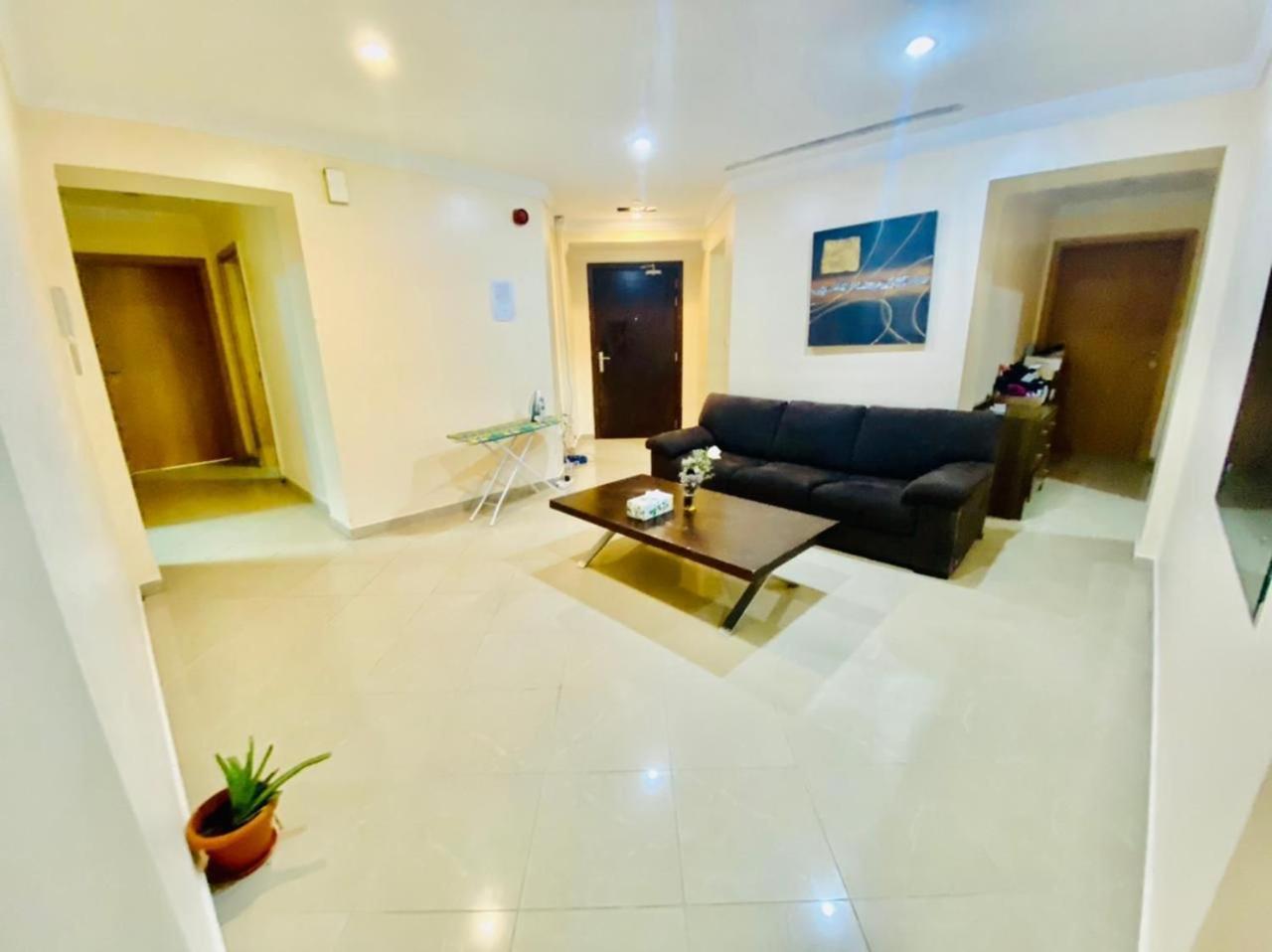 Small Budget Rooms For 'Girls' Only In Dubai, Marina Exteriér fotografie
